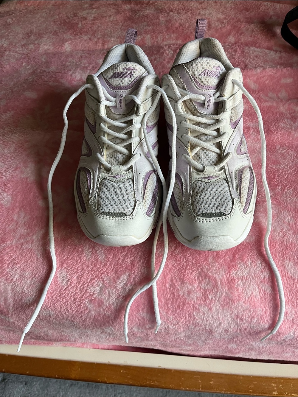 Women’s Avia sneakers